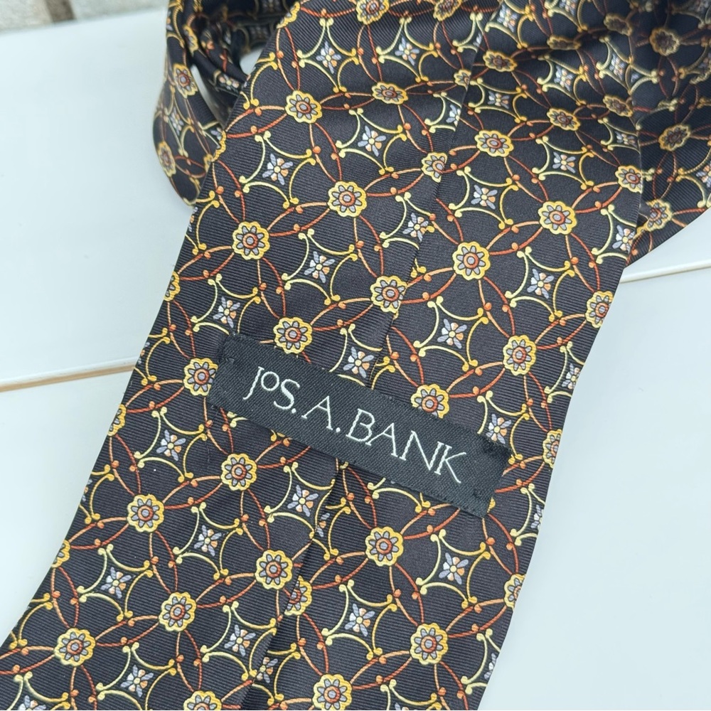 Jos A. Bank Silk Tie Made in USA Classic Gold Medallion Repeating Pattern Black - Picture 3 of 5